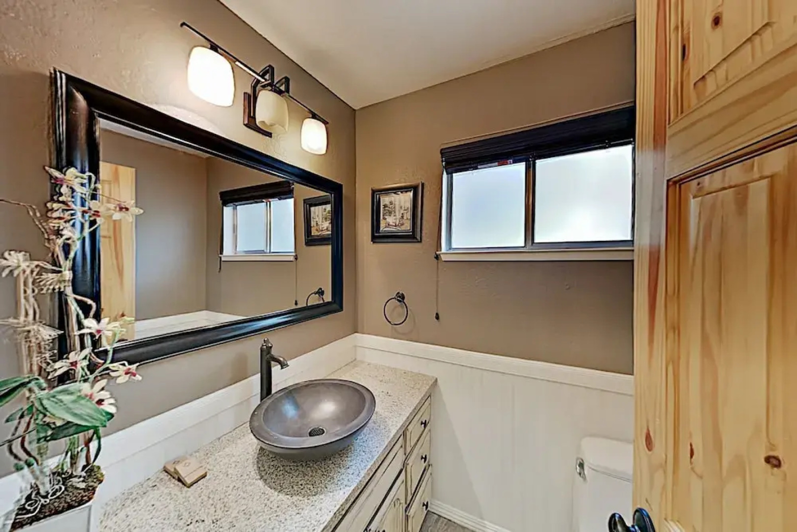 Expansive 7br W/ Hot Tub & Game Room 7 Bedroom Home