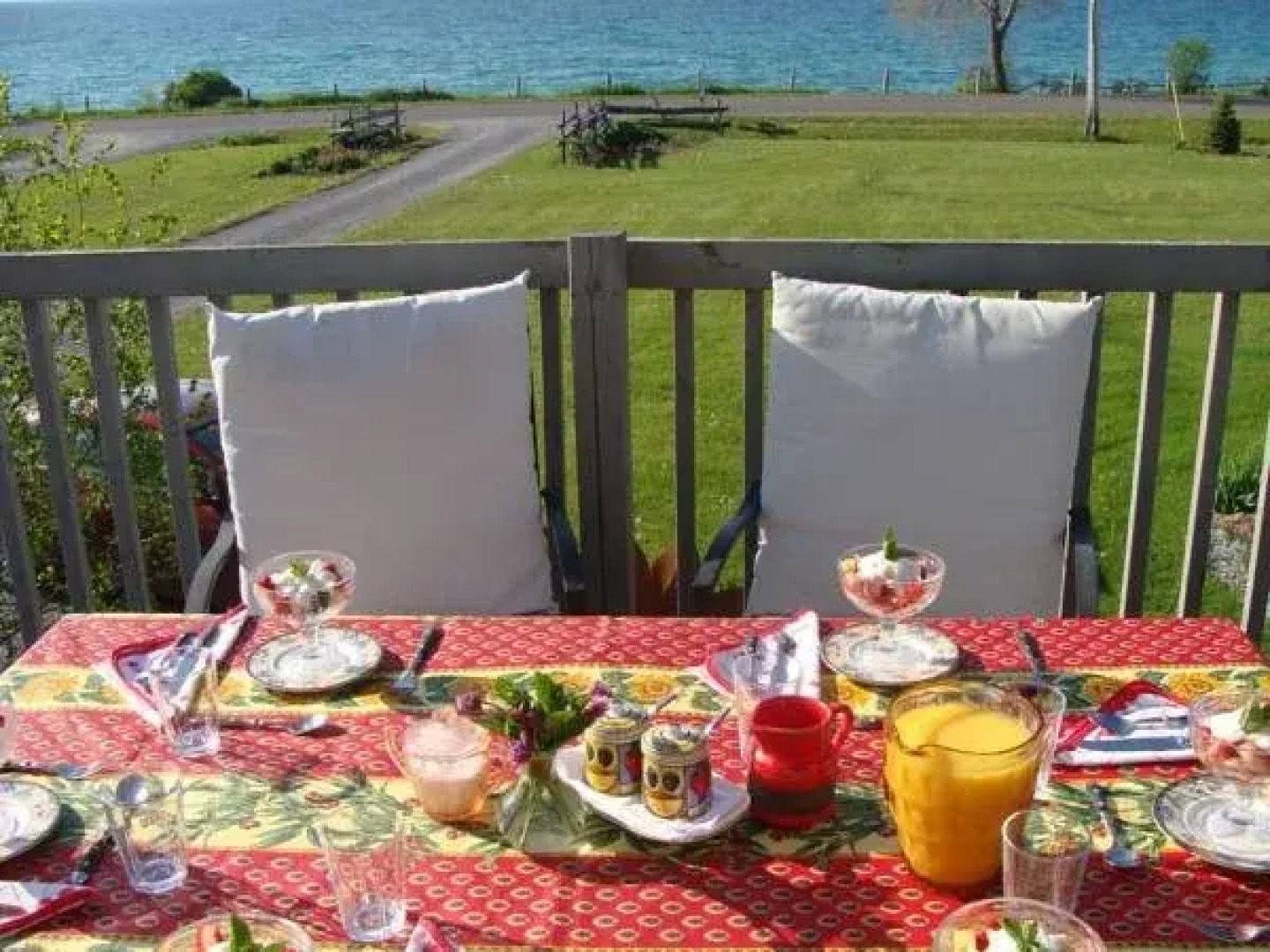 Moonlight on the Lake Bed and Breakfast