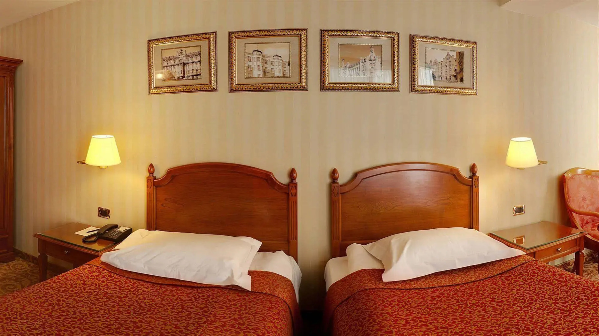 Отель The Benjamin House