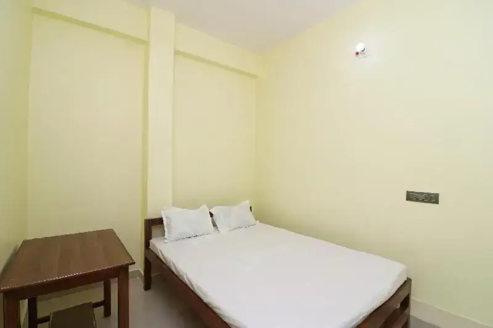 SPOT ON 41904 Hotel R.r Palace