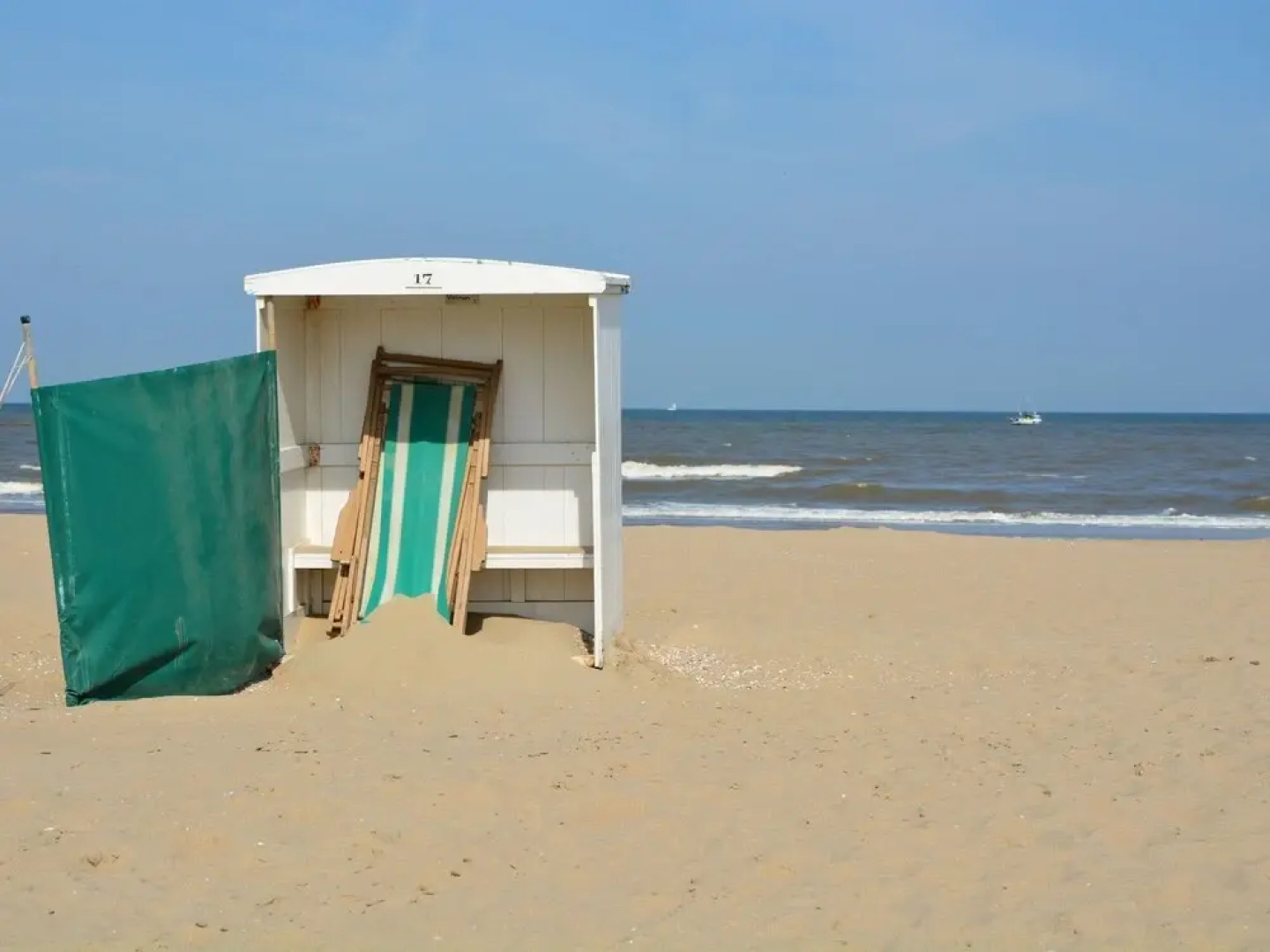 Spacious and Comfortable Holiday Home in Modernised Drive-in House