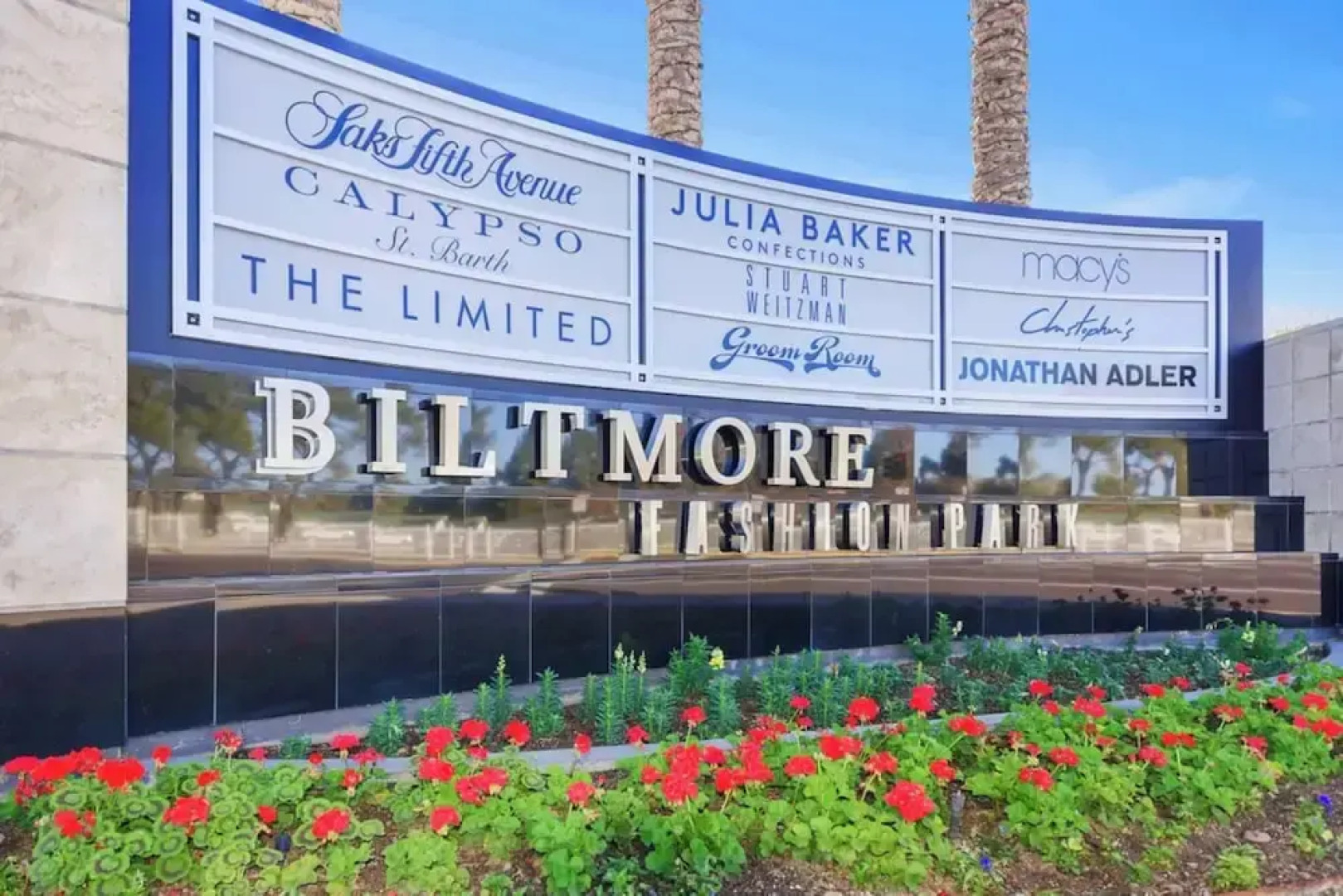 Sleek Phoenix Condo: Walk to Biltmore Fashion Park