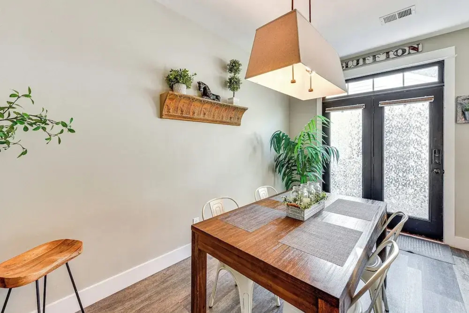 1 Mi to Old Town: Cheerful Bluffton Townhome!