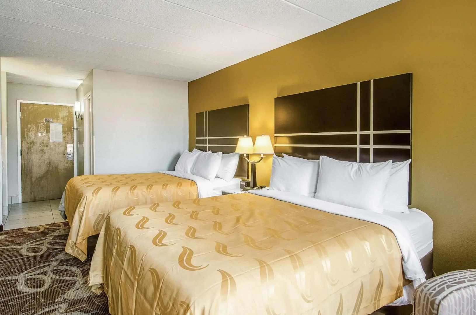 La Casa Inn & Suites - Middleboro