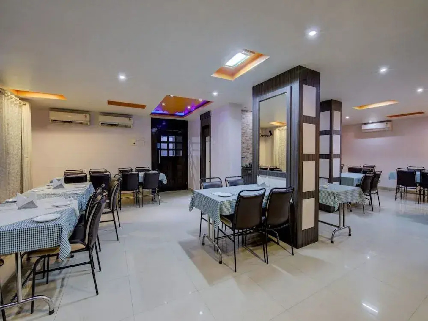 OYO 4275 Hotel Sunraj Residency