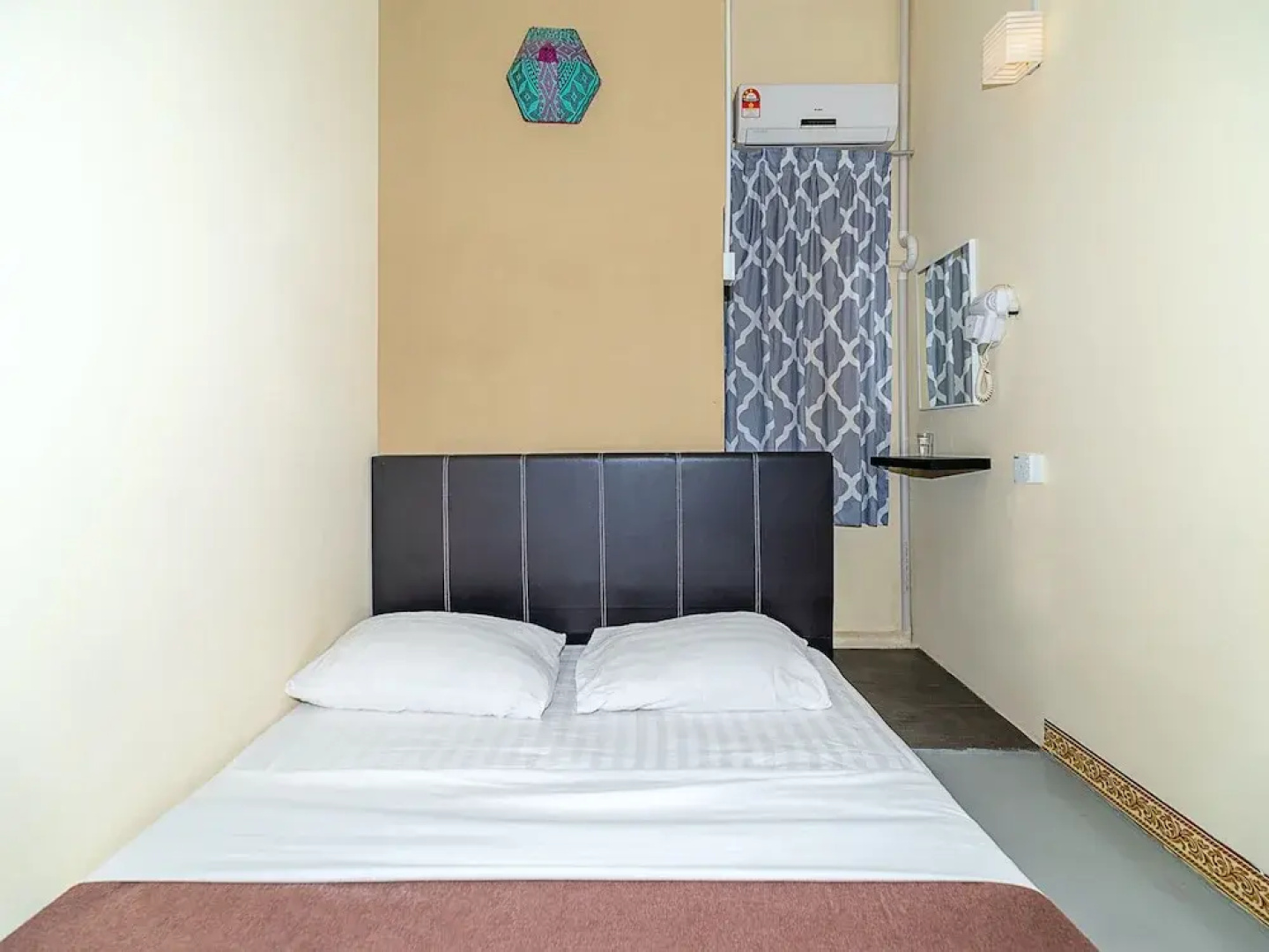 SPOT ON 90042 One Plaza Eco Hotel