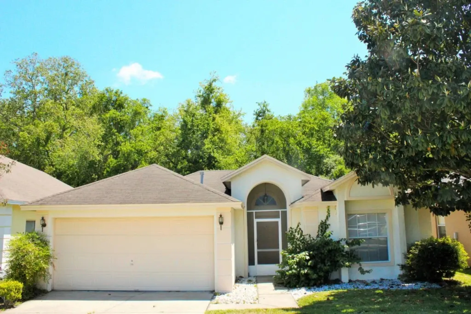 PCE326PD - 3 beds pool home - Privacy fence
