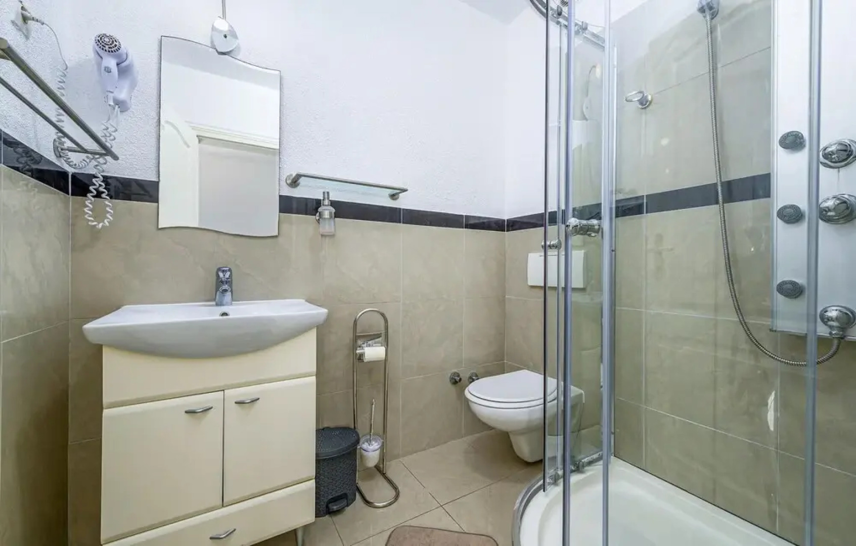 Awesome Home in Valtursko Polje With Wifi and 12 Bedrooms