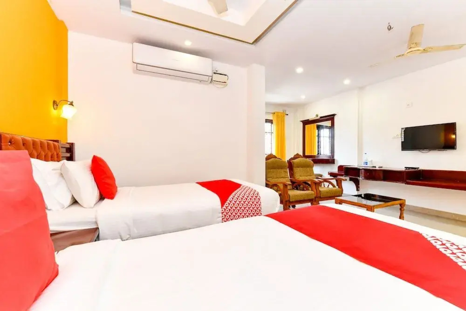 Oyo 28276 Harshavardhana Inn