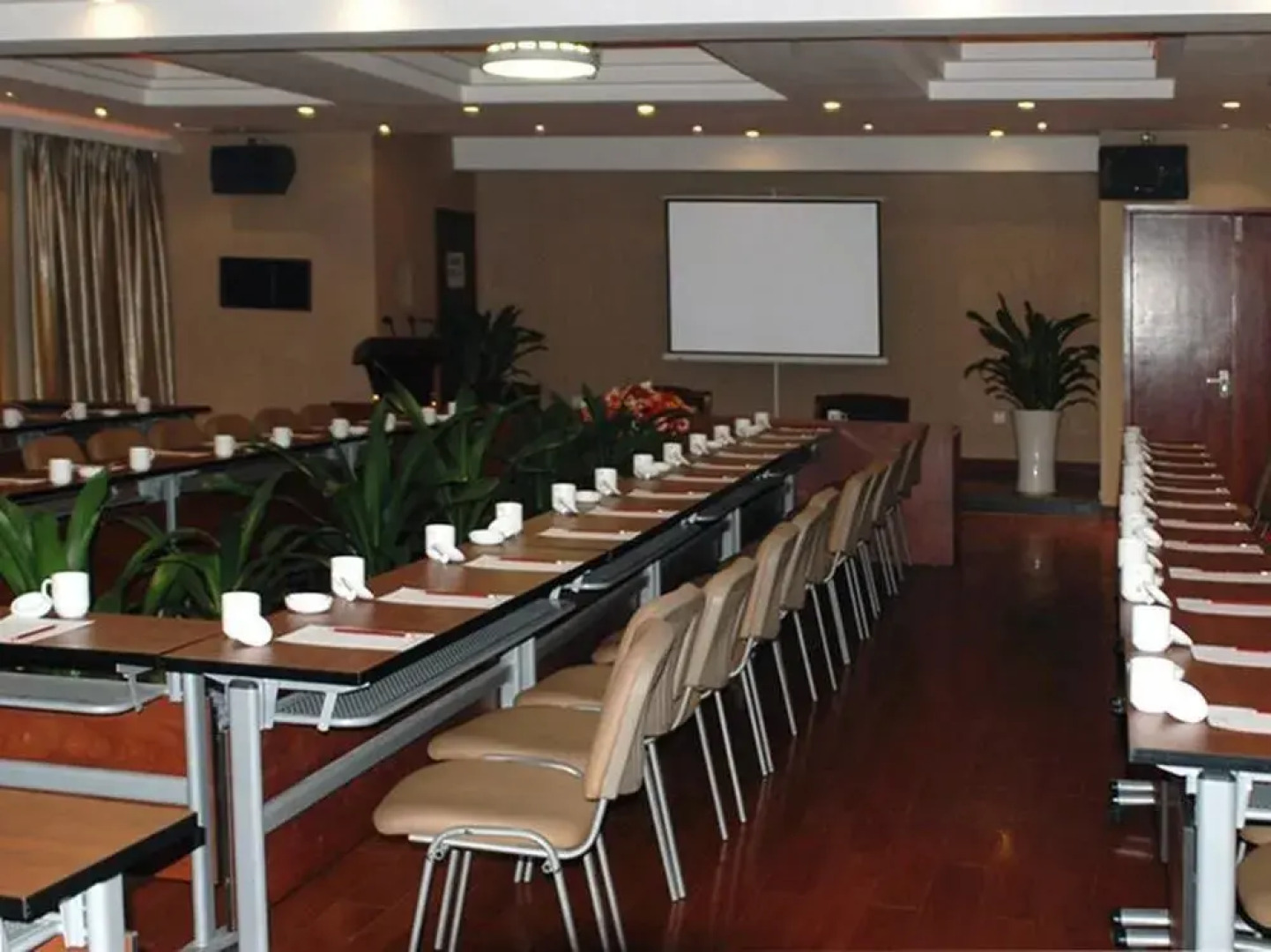 Yongli Holiday Hotel