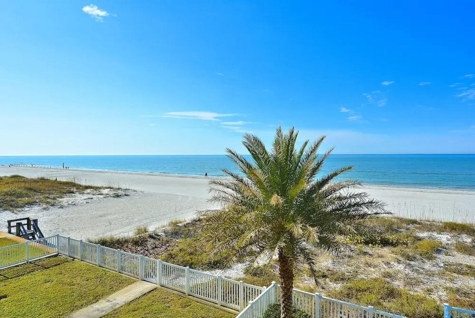 Sunset Villas 3 Million $ Views/2 Balconies/bbq/pool