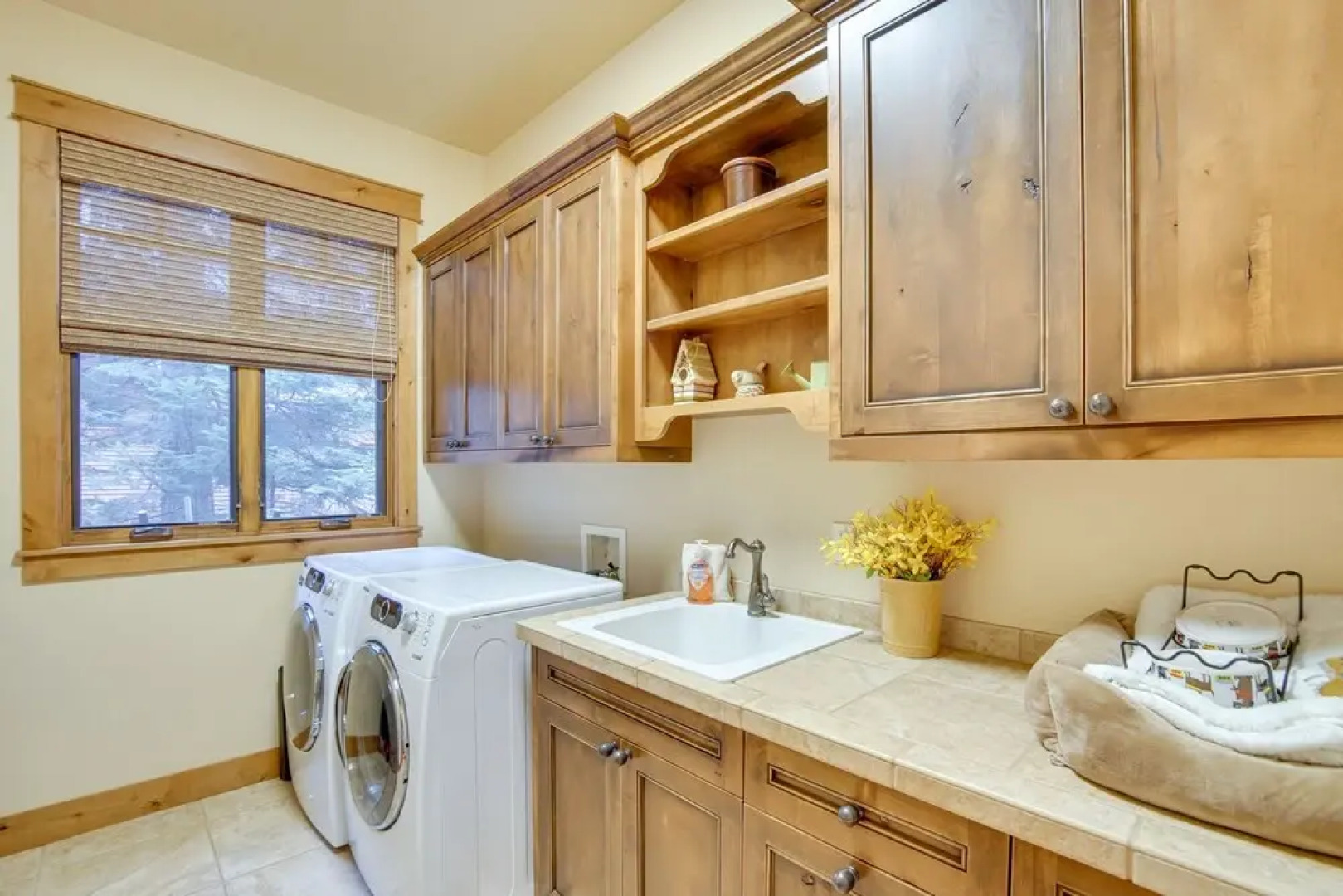 Spacious Cle Elum Cabin on Golf Course w/ Hot Tub!