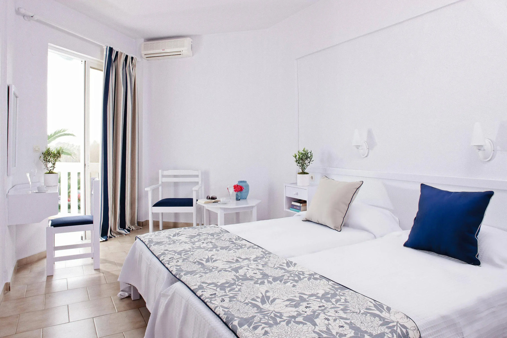 Mrs Chryssana Beach Hotel