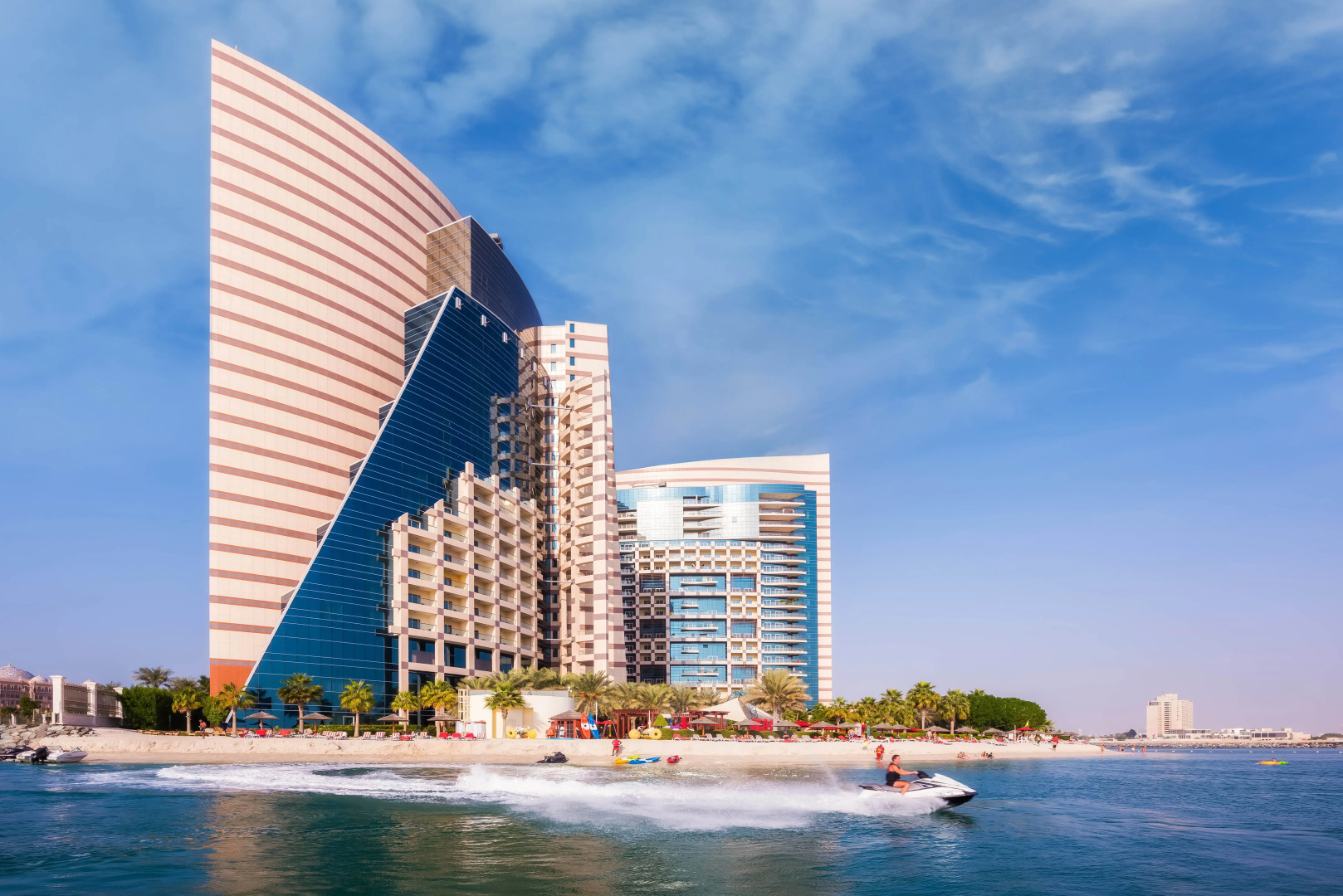 Отель Khalidiya Palace Rayhaan by Rotana 