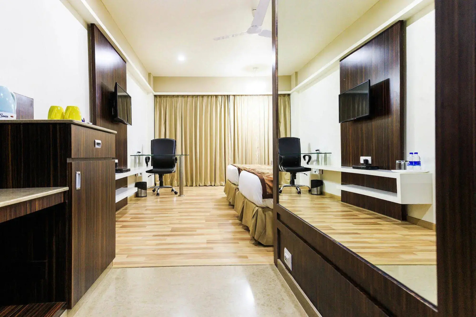 Zo Rooms Lakdi Ka Pul X Road