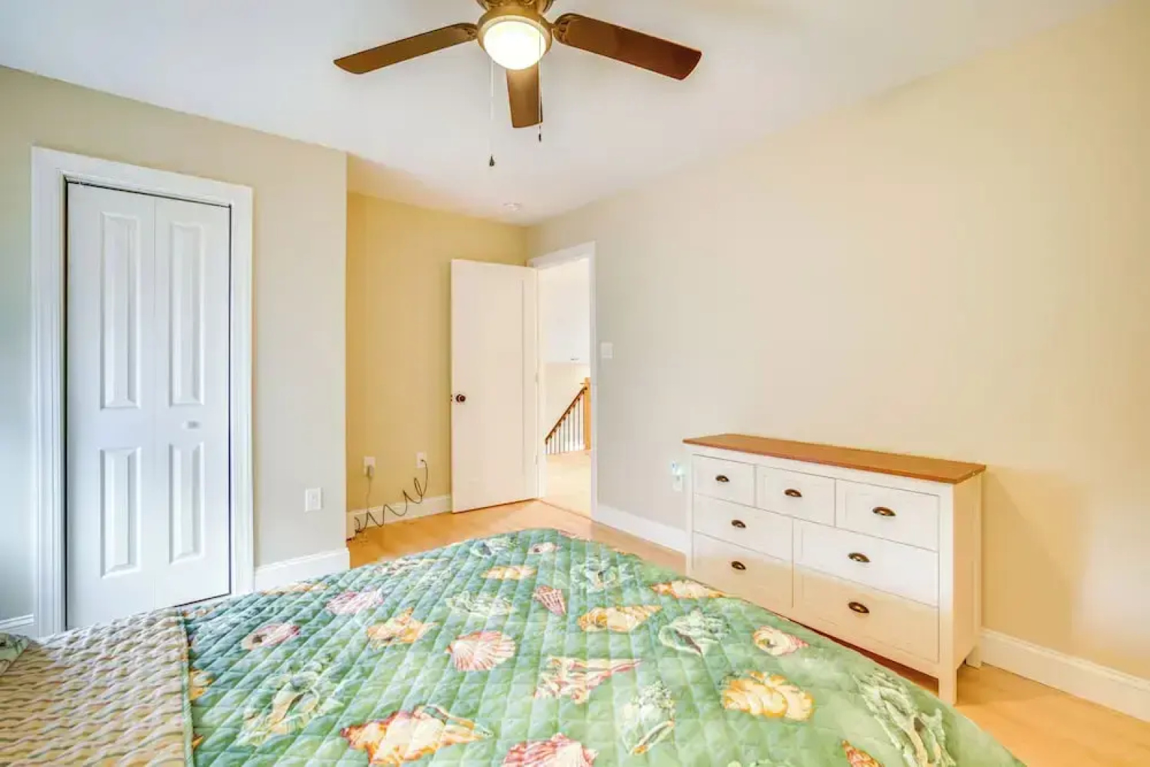 Steps to Sand: Villas Beach House w/ Decks!