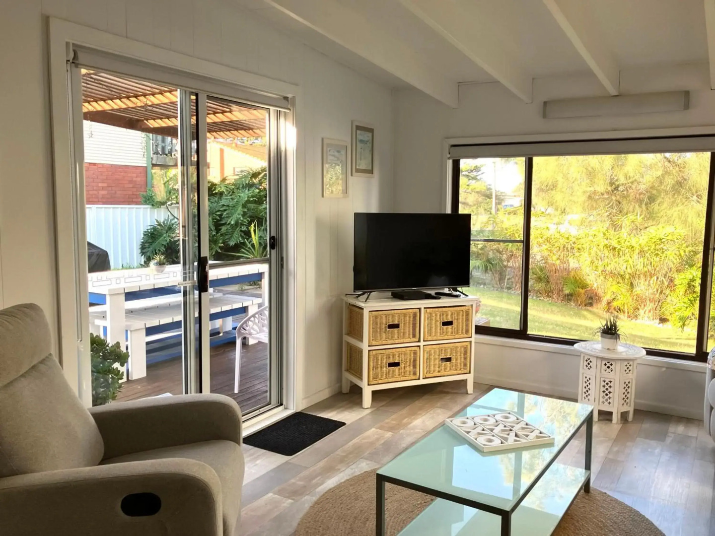 Shellharbour Beach Cottage - walk onto Patrolled beach with flags in summer