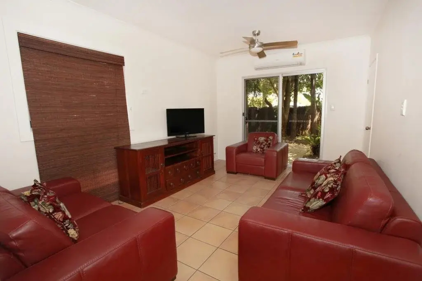 Mayfield 23 Holiday House