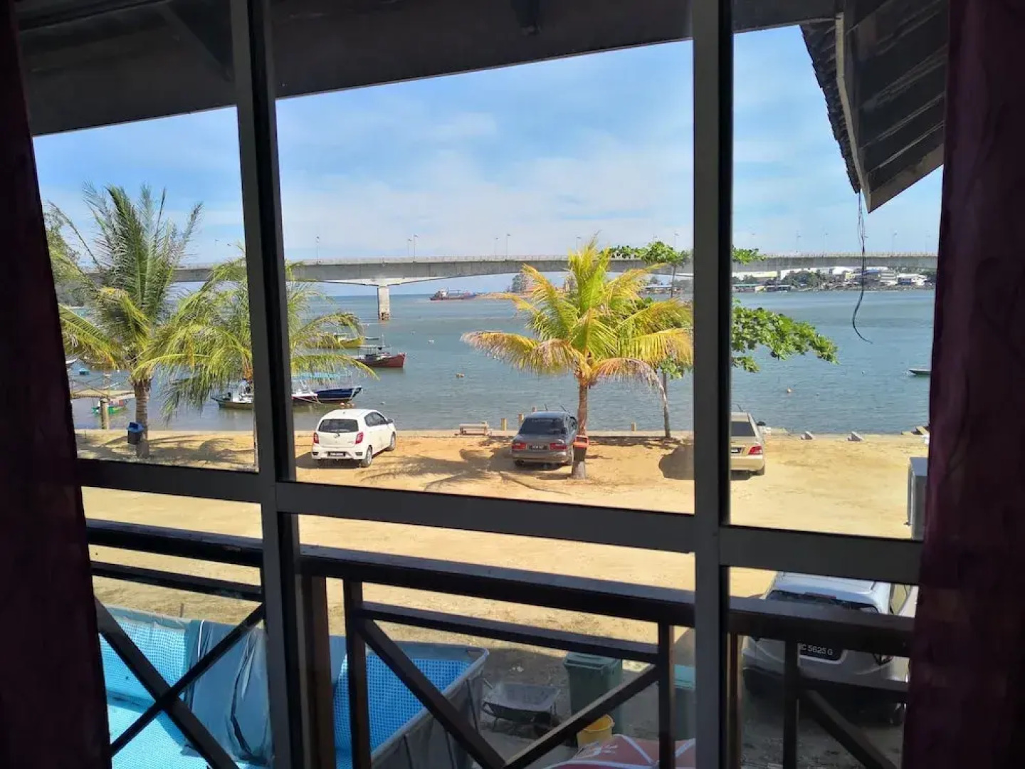 Riverbank Dungun Guesthouse & Cafe