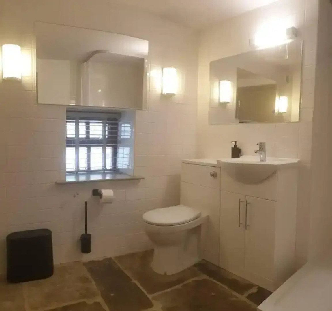 1700s Canalside Cottage Sleeps up to 12 Guests