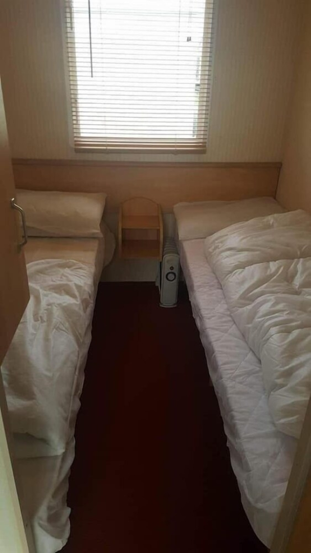 T & J's Caravan - 251 Happy Day's