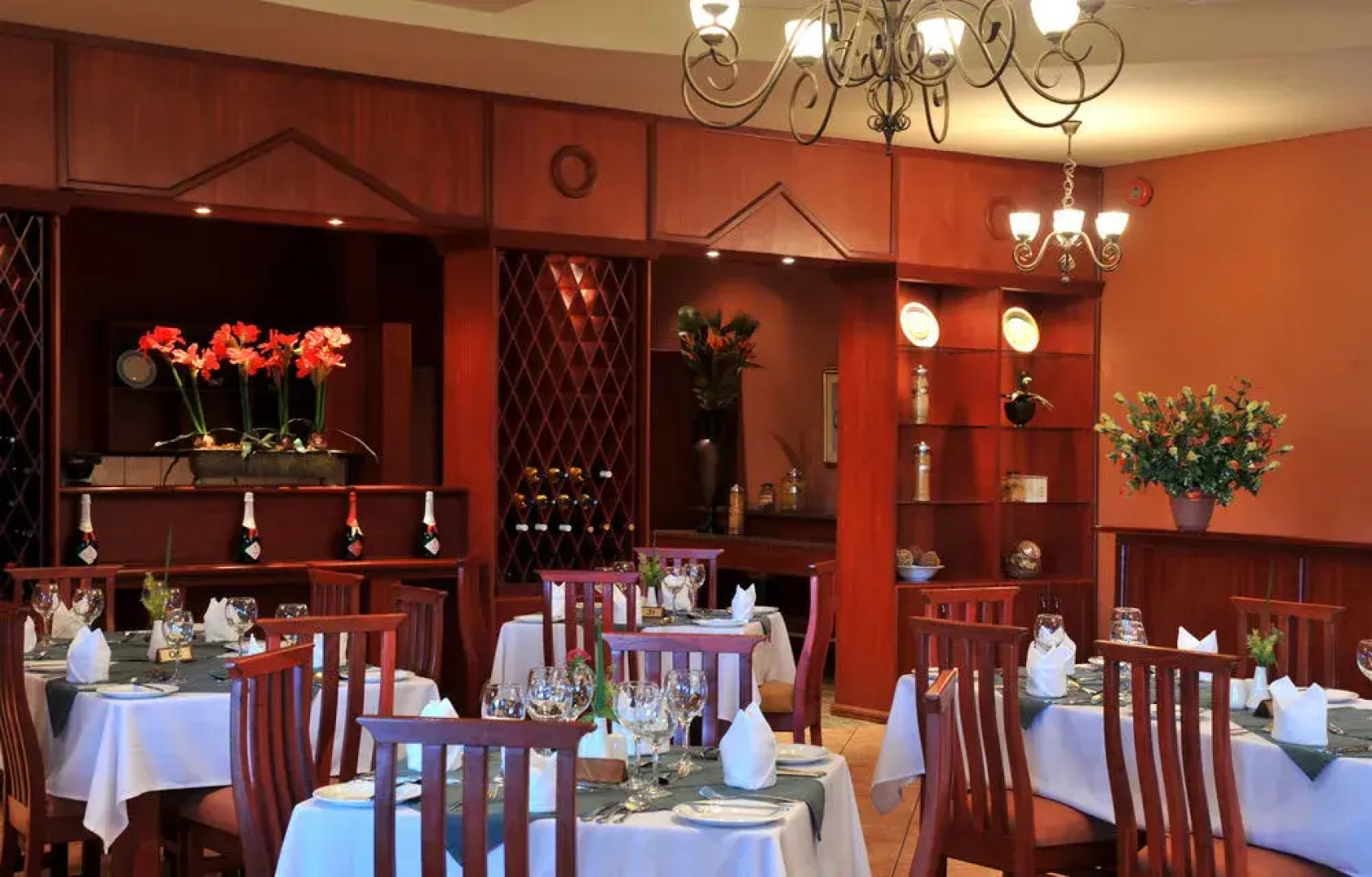 Cresta Golfview Hotel