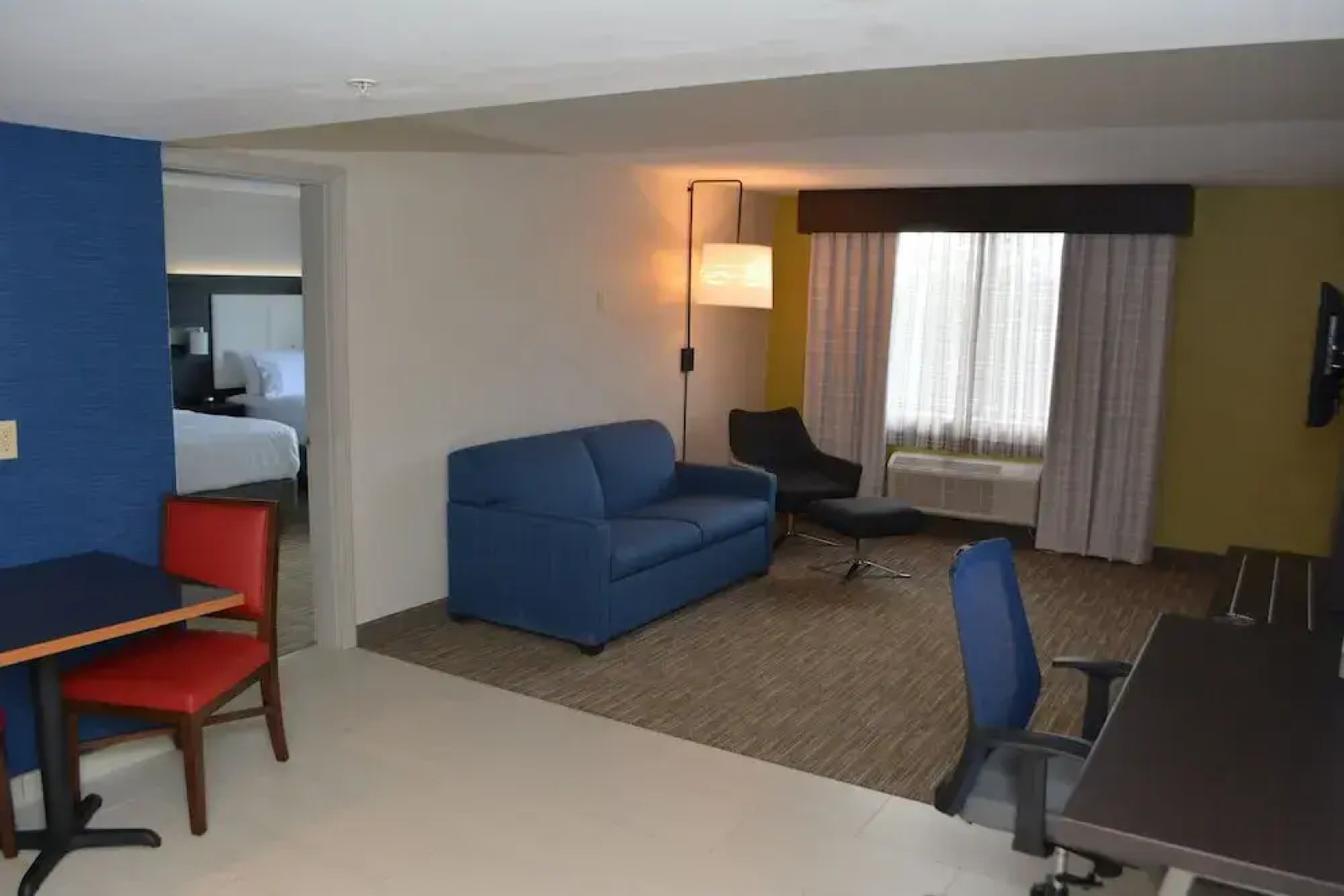 Holiday Inn Express & Suites Waterville - North, an IHG Hotel