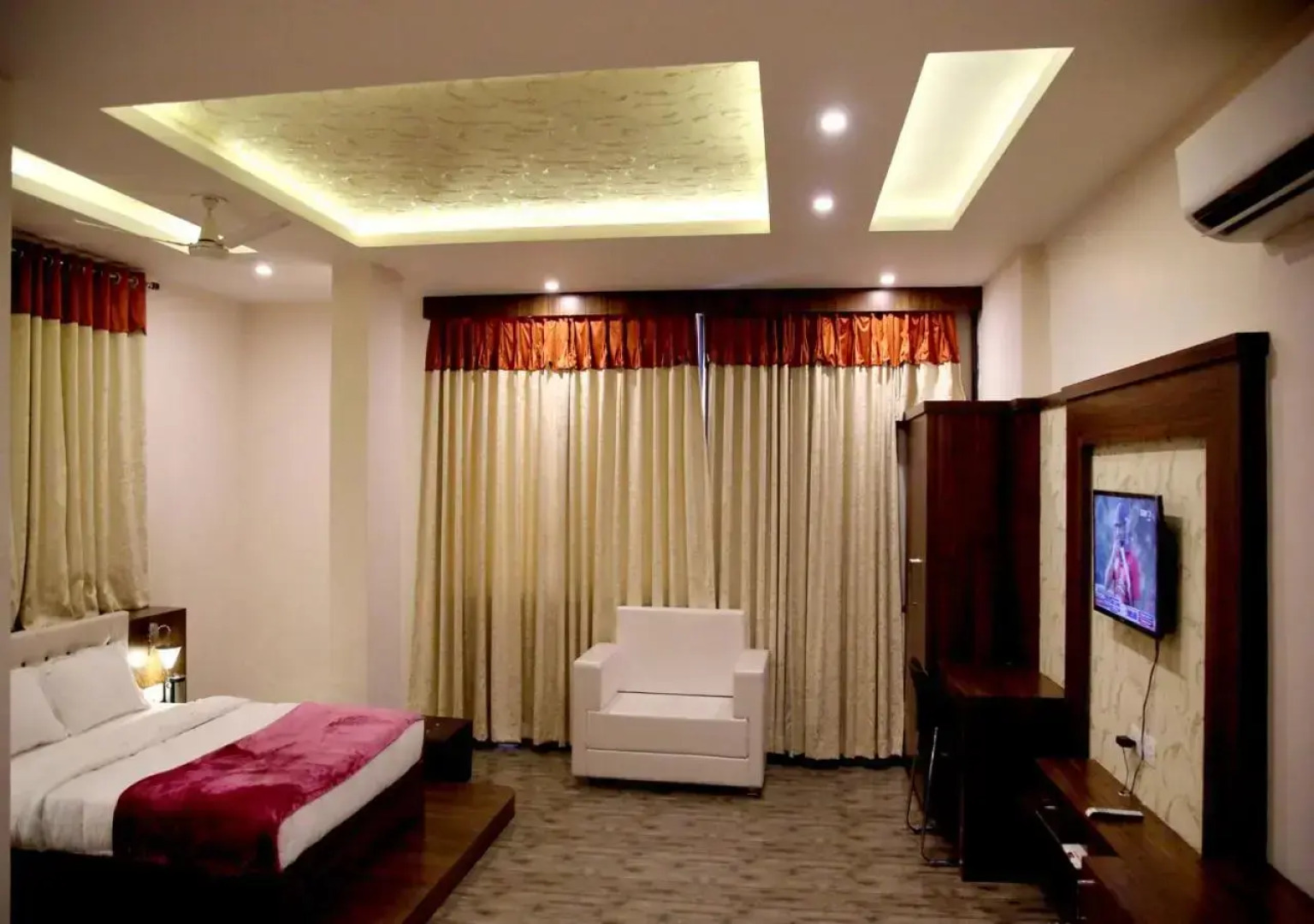 Hotel Khatana Palace