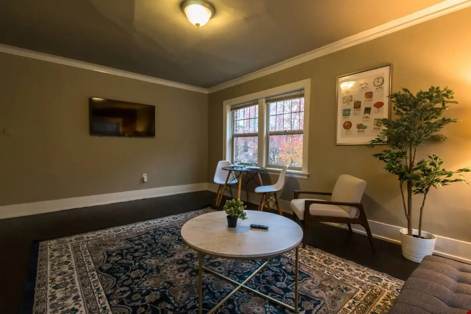 Authentic Brick Condo - Great Wifi & little extras included!