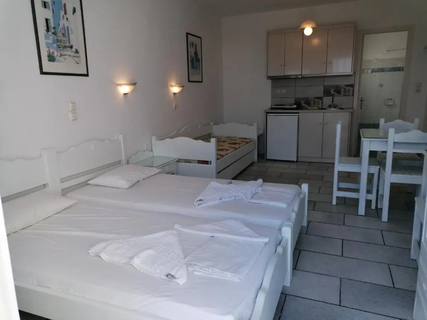 Flora Apartments & Studios