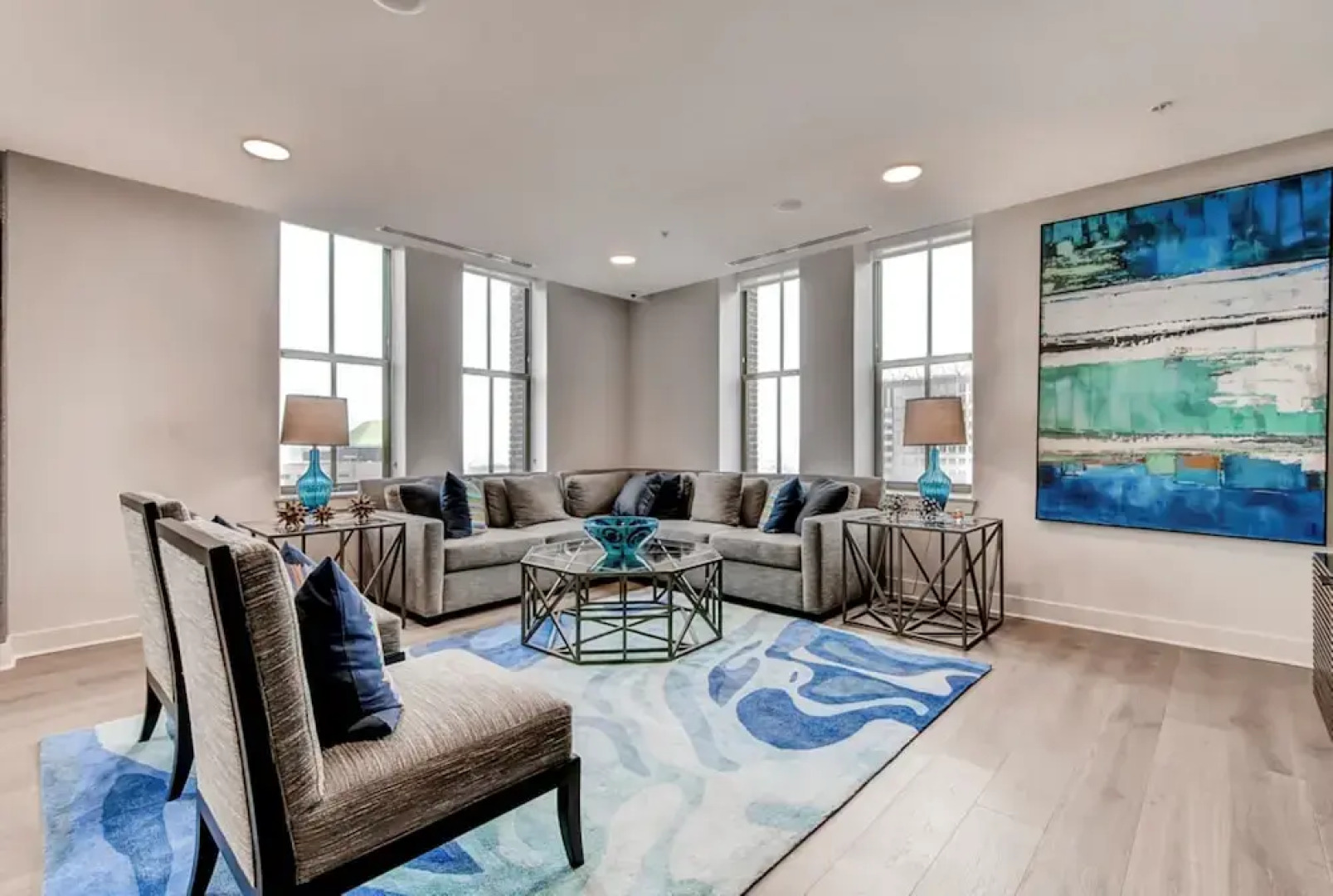 Global Luxury Suites at Light Street