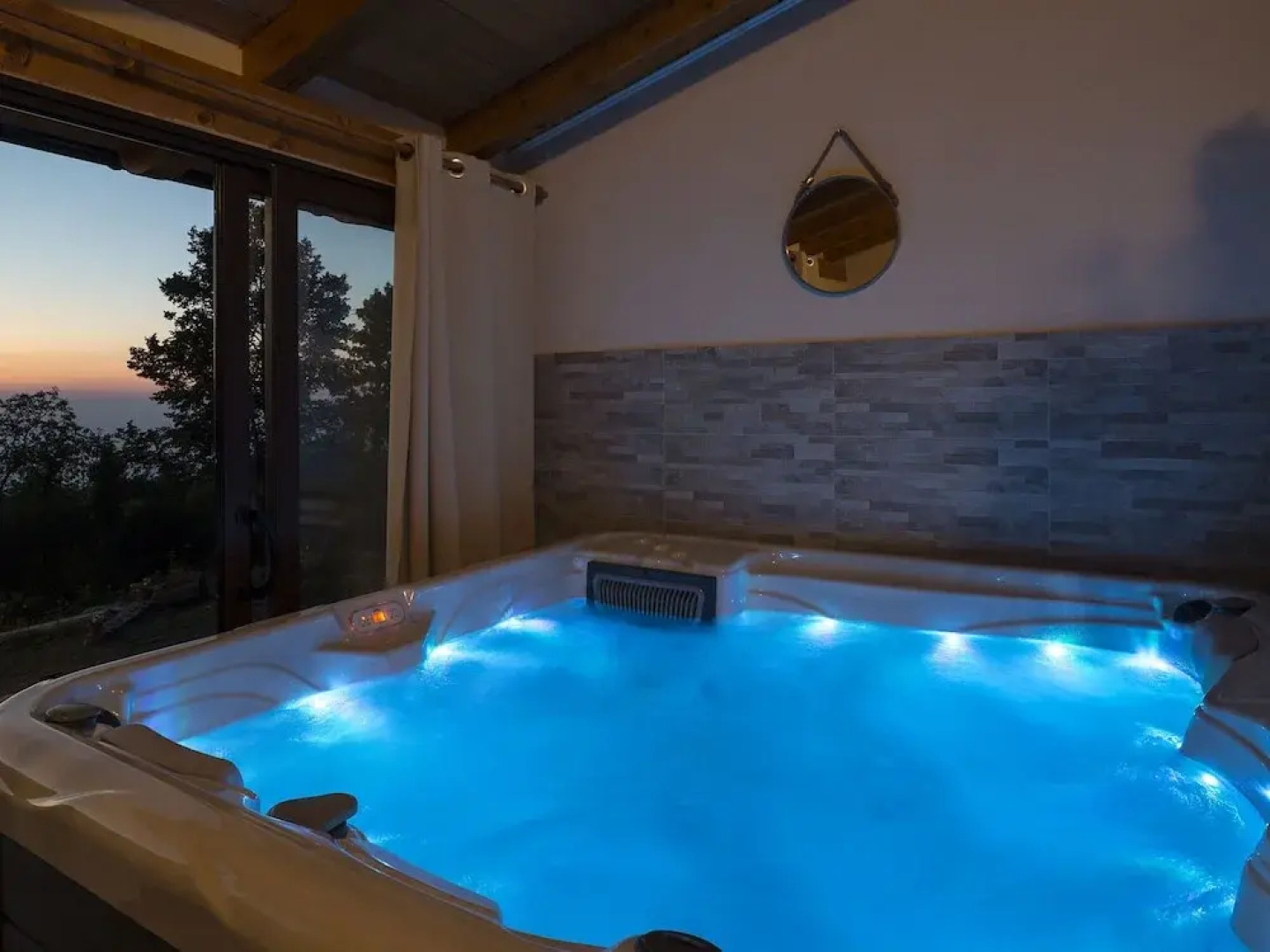 Fantastic two Storey Holiday Home With Beautiful Garden, Amazing Panoramic View