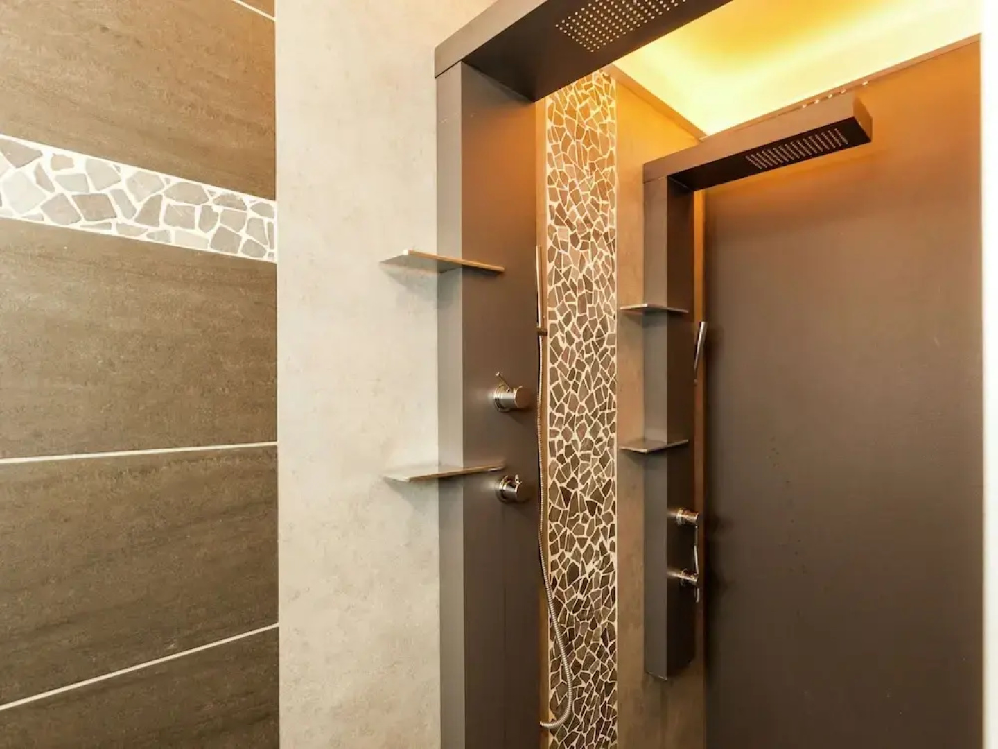 Luxury Villa with Sauna & Hot Tub in Middelkerke