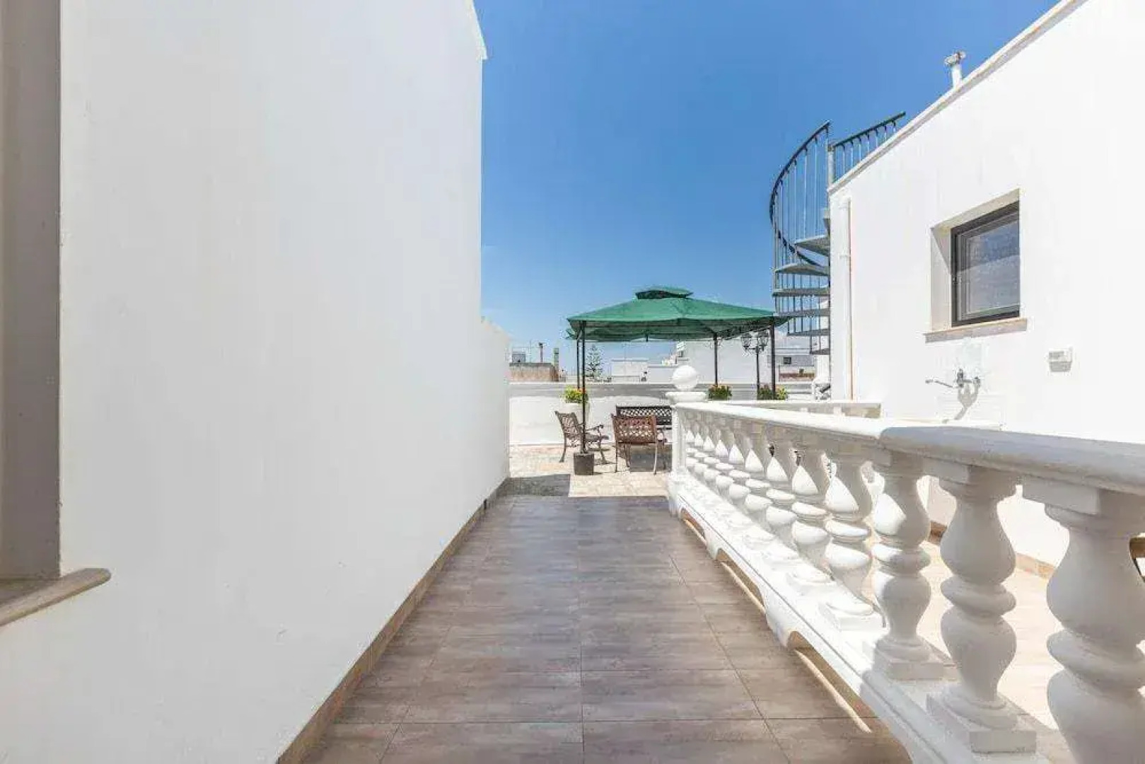 2446 Palazzo Montagna - Mono by Barbarhouse