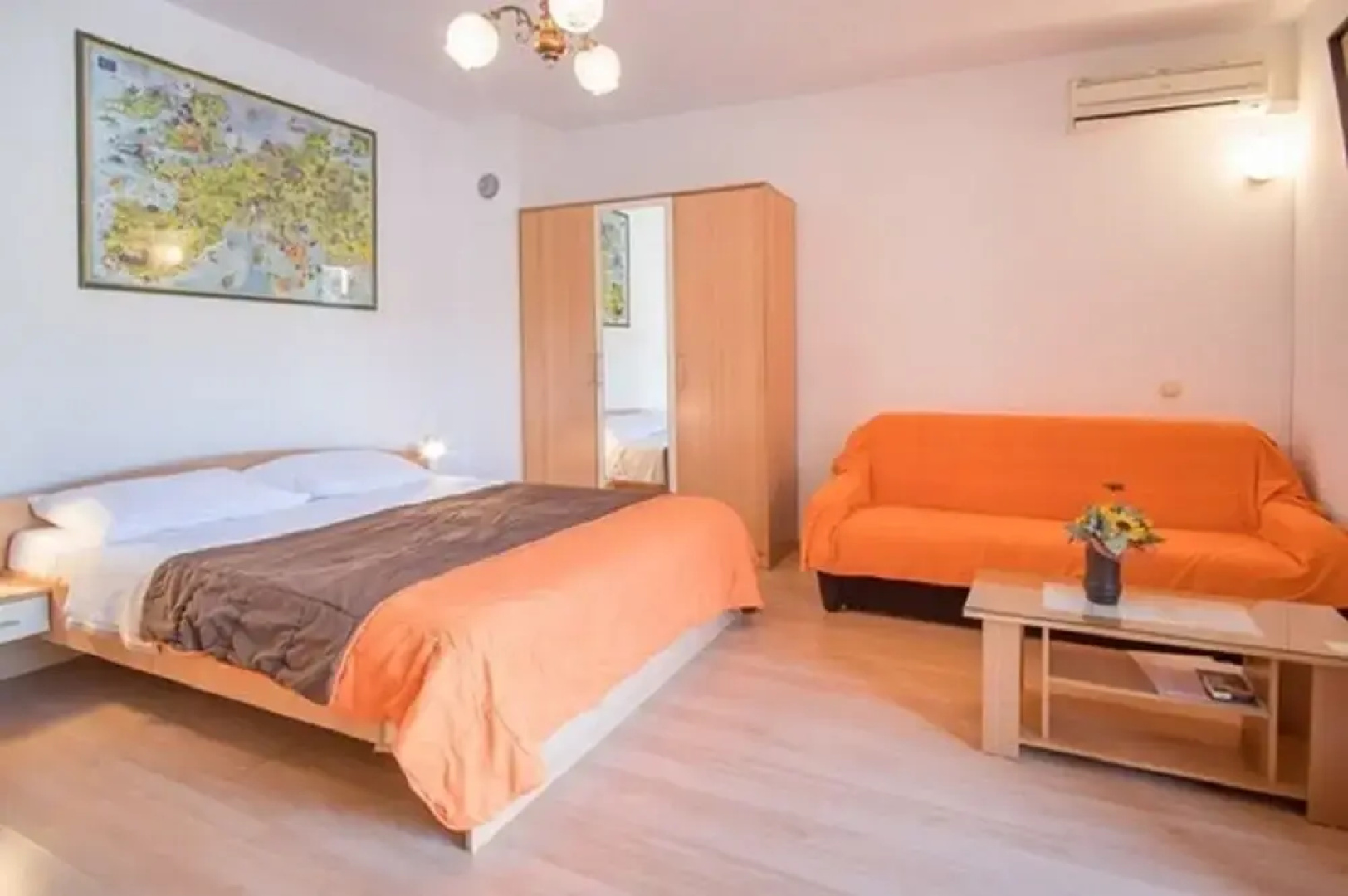 Apartment and Rooms Luka