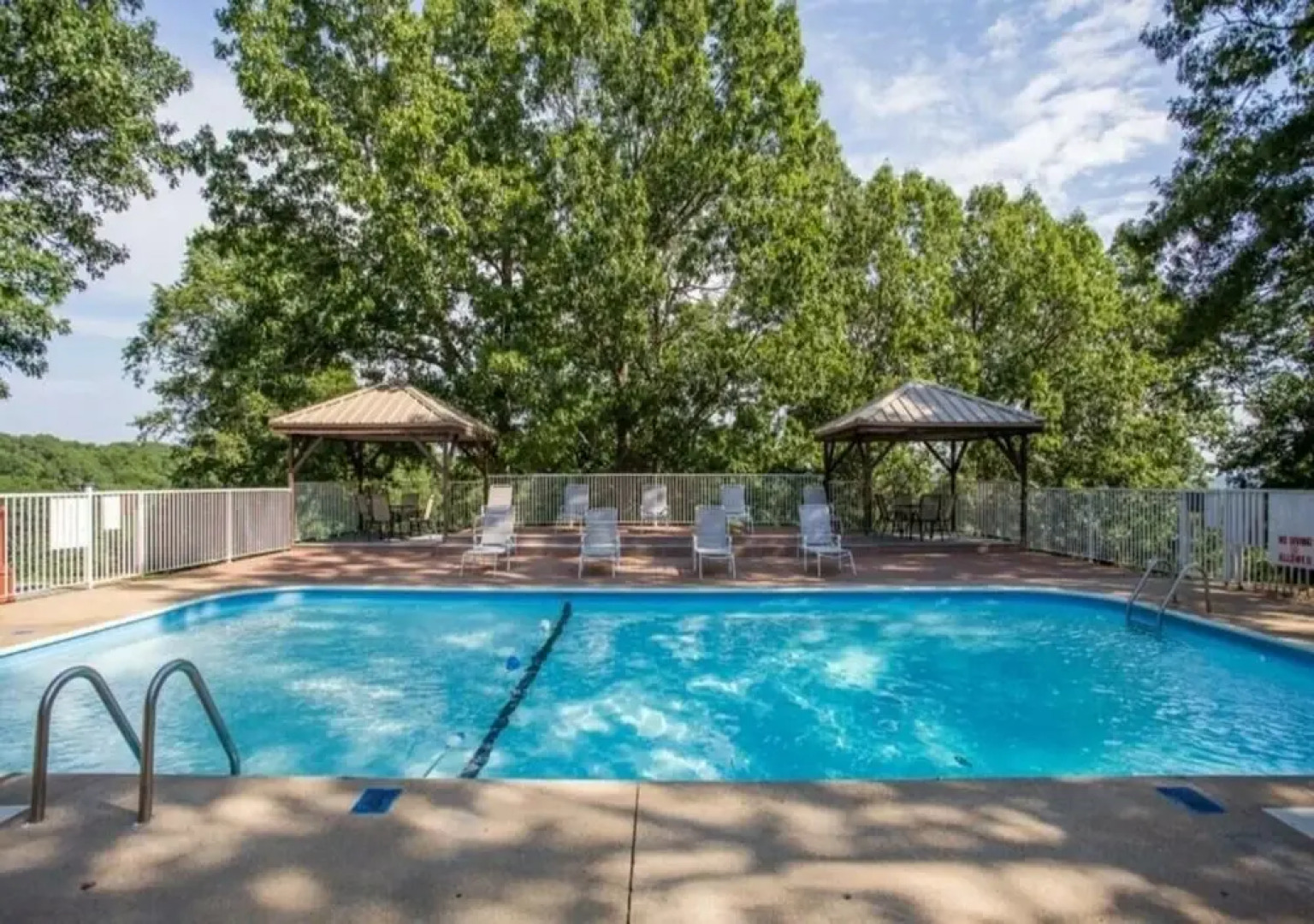 Branson Treehouse Retreat 2 Bedroom Condo