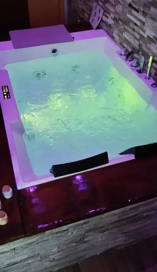 Countryside Hot & Romantic Room (Adults Only)