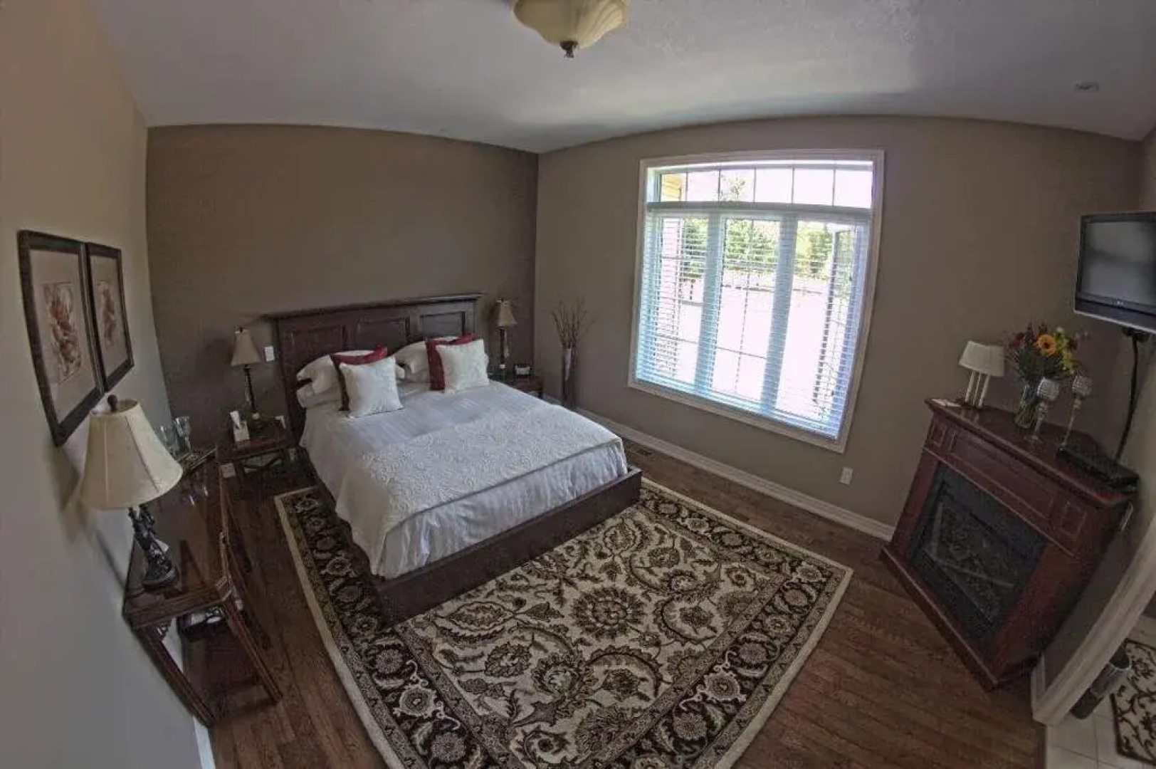 Benaaron Guest House