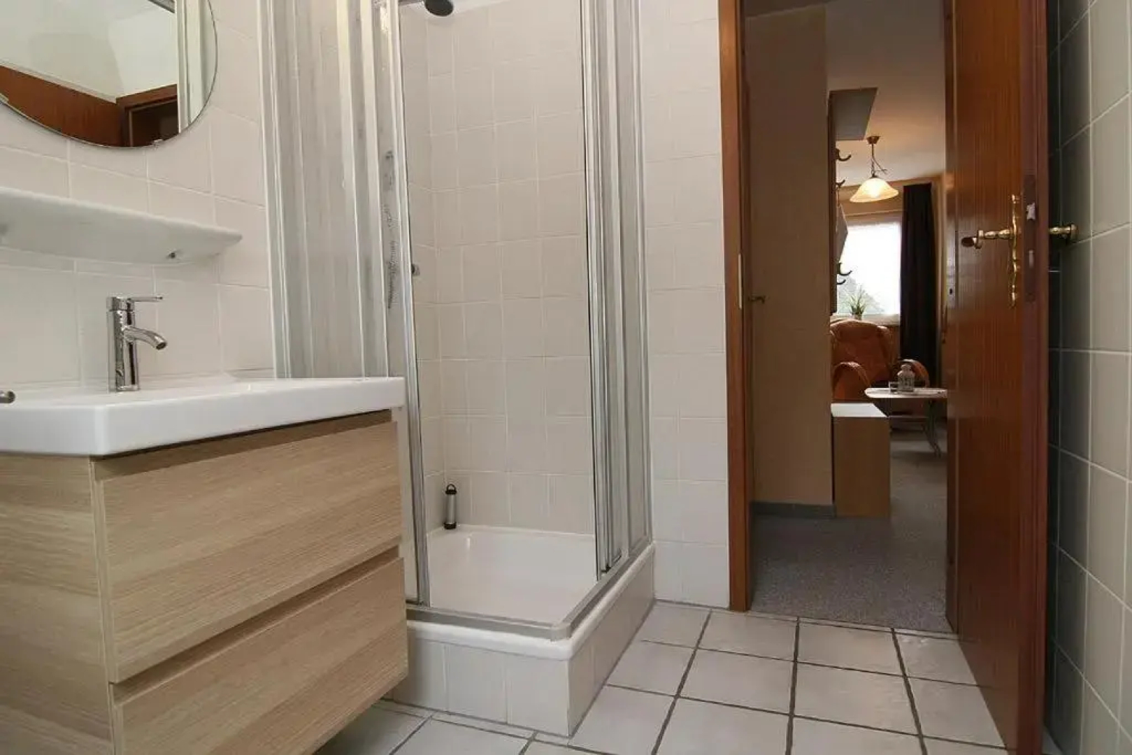 Wohnung 2, Schumacher
