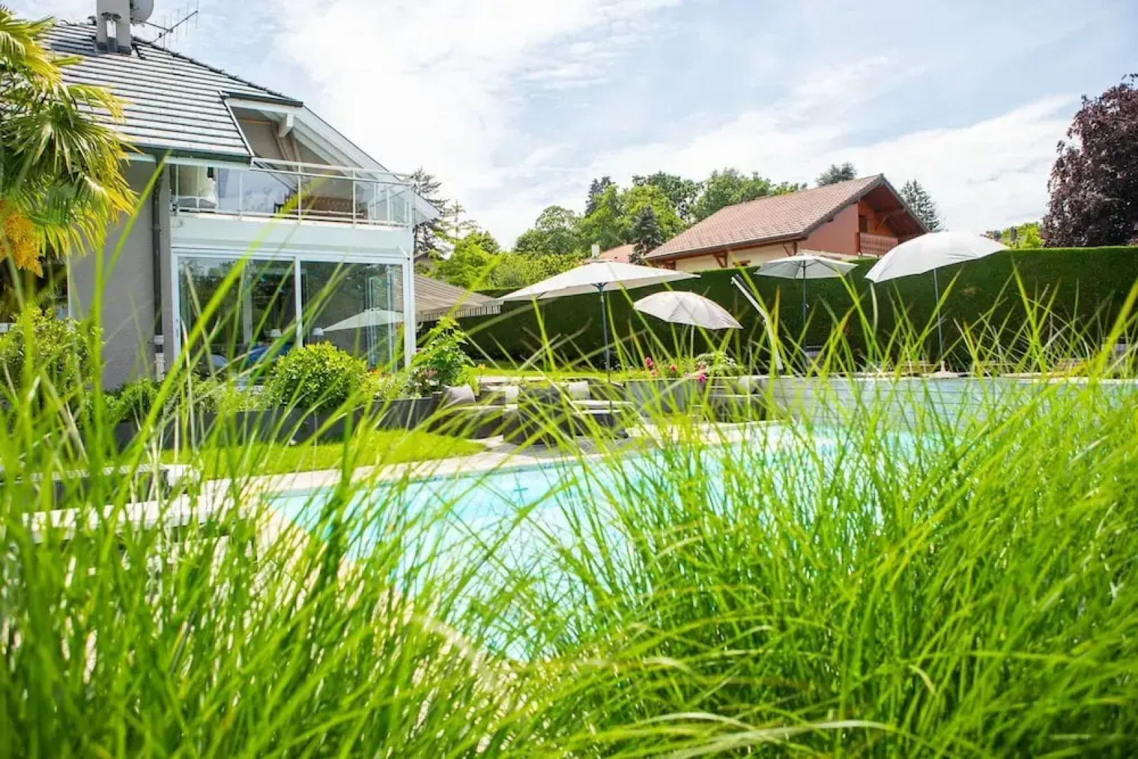 Villa au Bord du lac Avec Piscine Privee et Acces Direct au lac