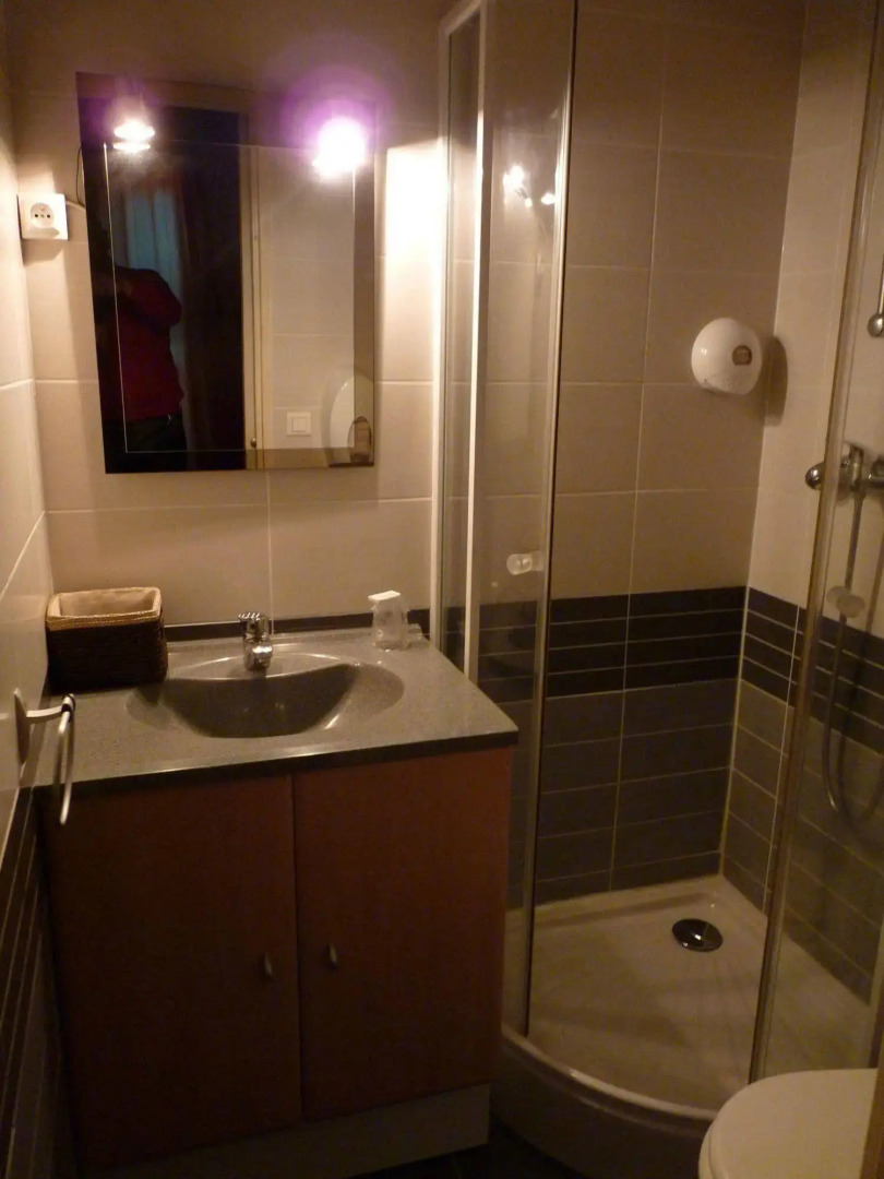 Ad Cyber Hotel
