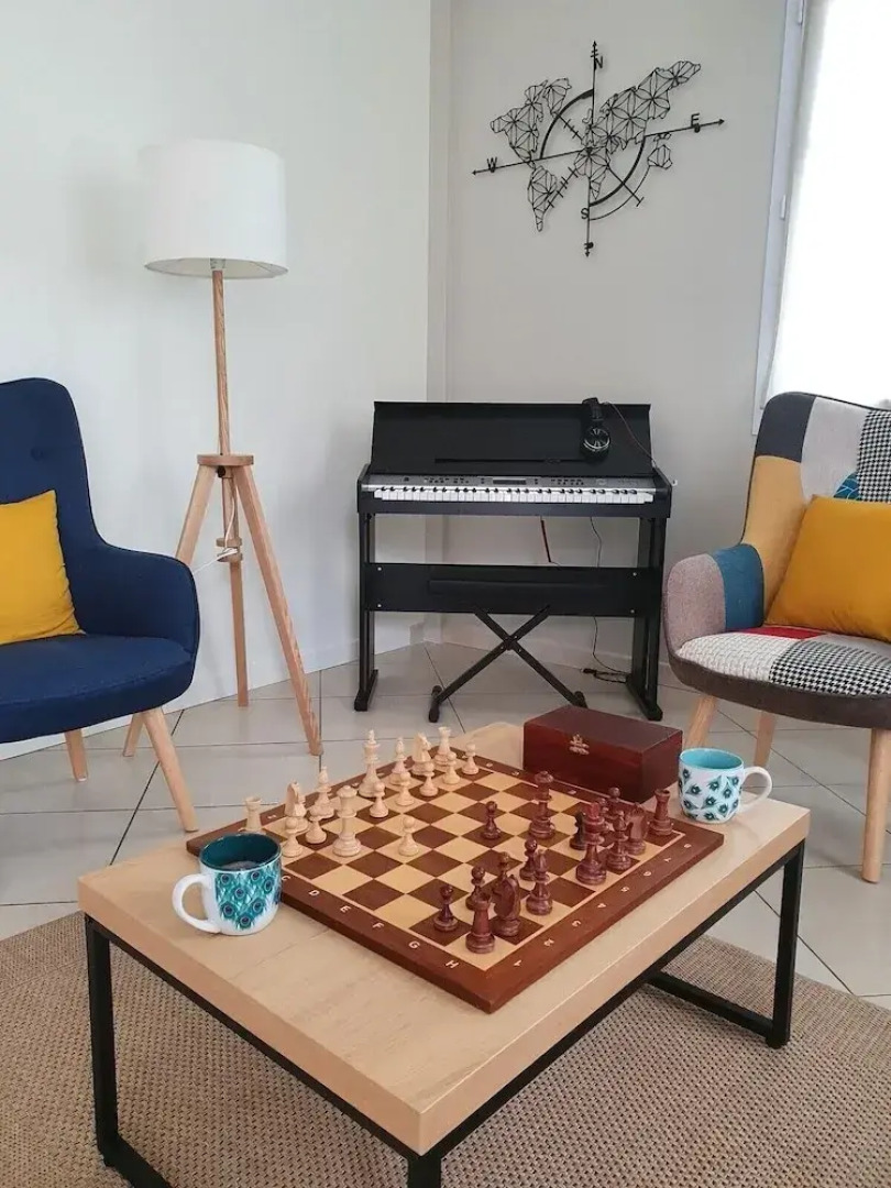 LA MARINA-Center-Parking-StationtoParis