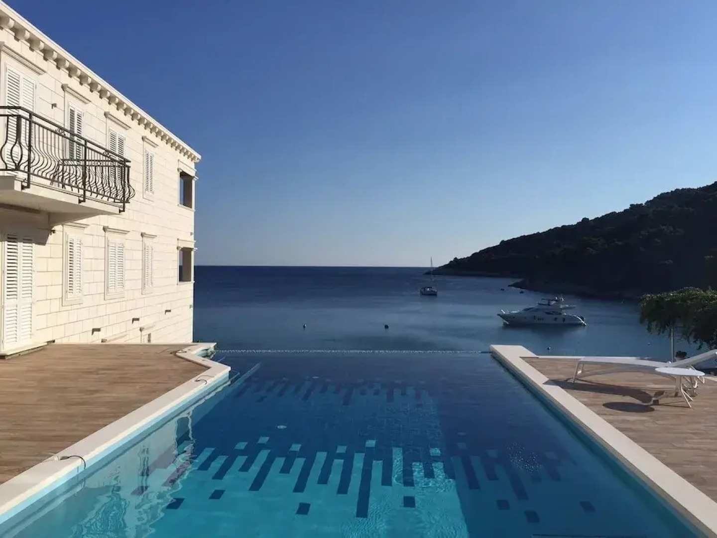 Boutique Pine Tree Resort Luxury Aparments & Restaurant