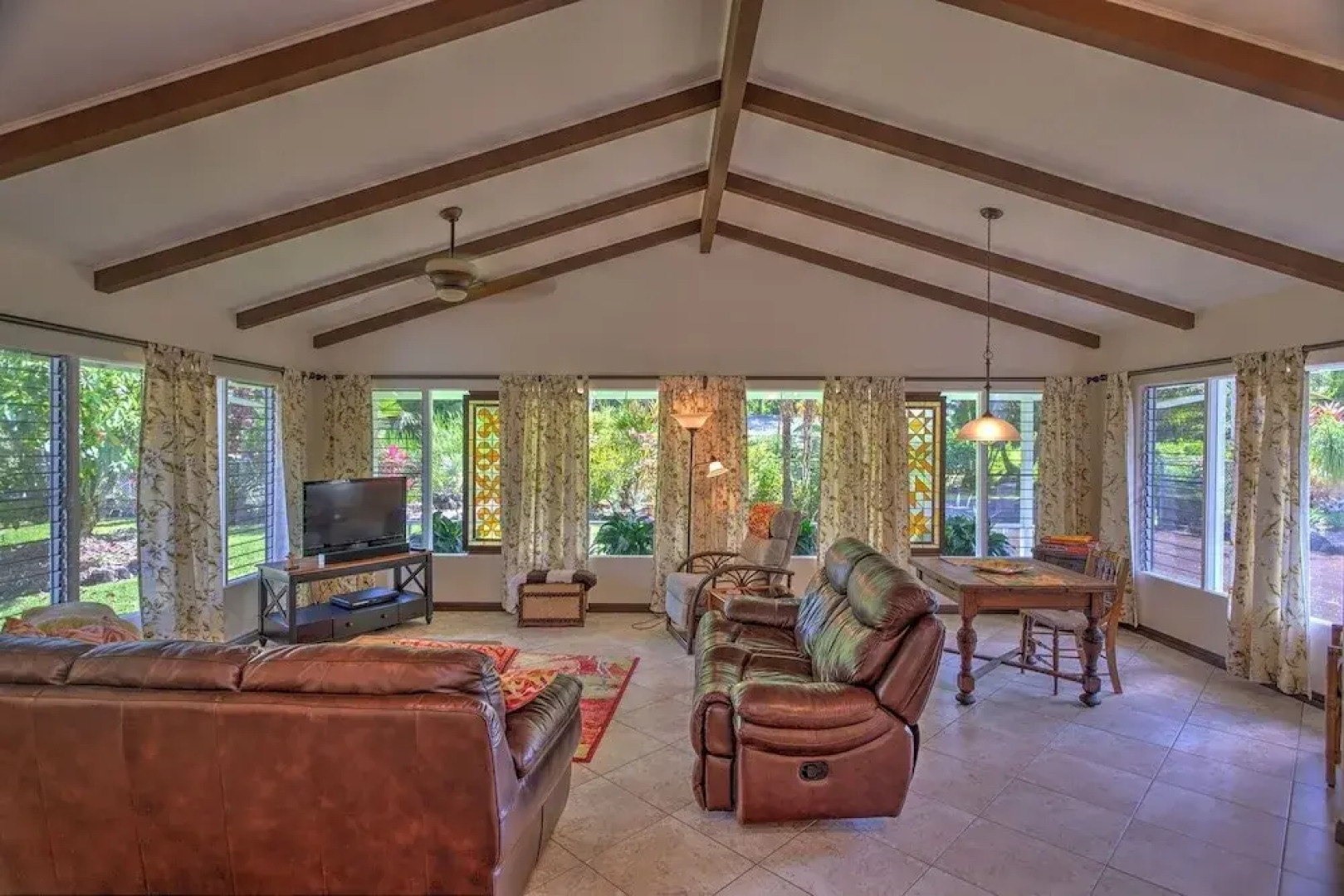 Hale O Nani Mala Pua 3 Bedroom Home by RedAwning