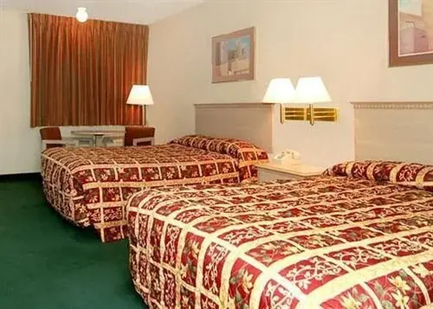 Amberly Courtyard Inn And Suites