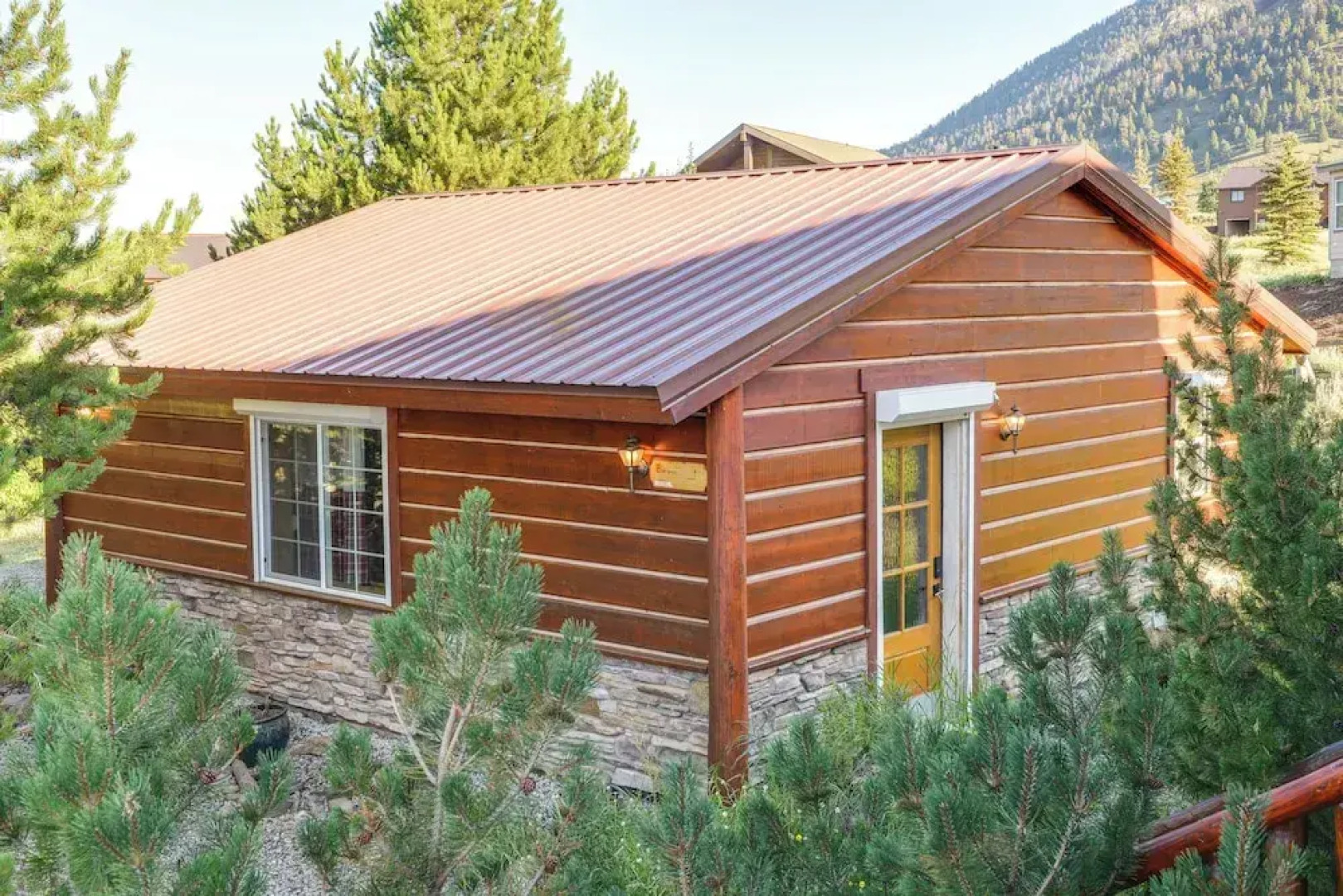 Cozy Island Park Cabin, 20 Mi to Yellowstone!
