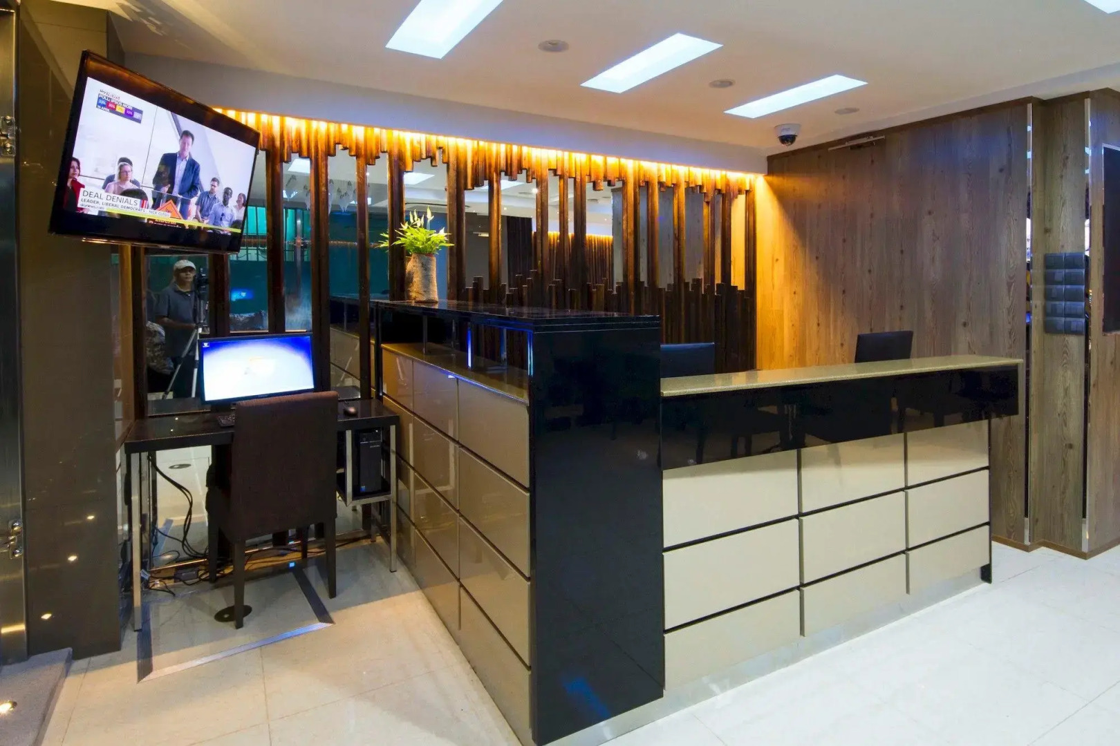 Laze by Somerset Inn