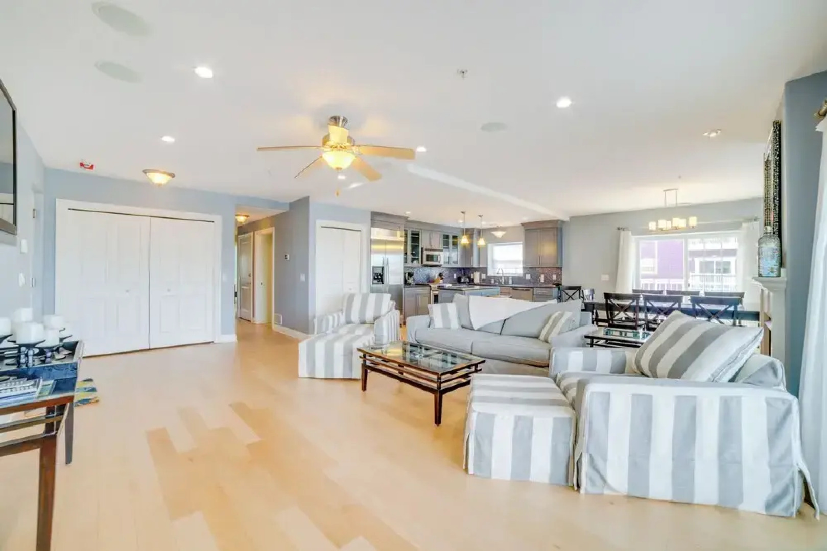 Charming New Buffalo Condo: Walk to Lake Michigan!