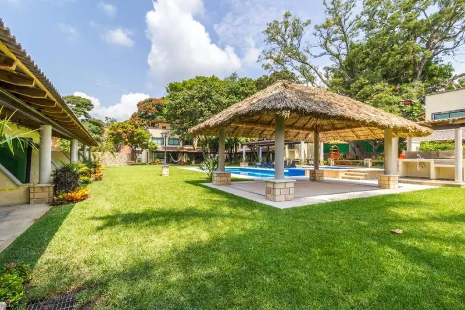 Amazing House with Jacuzzi, BBQ, Pool, Rooftop+