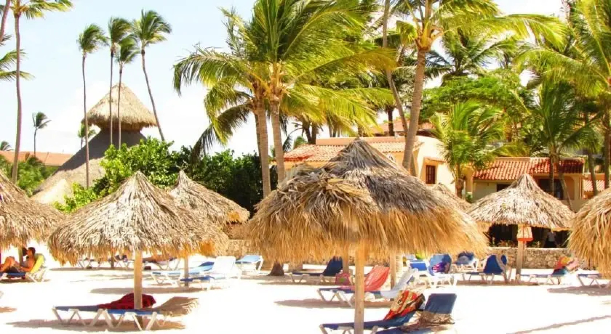 Los Corales Beach Apartments